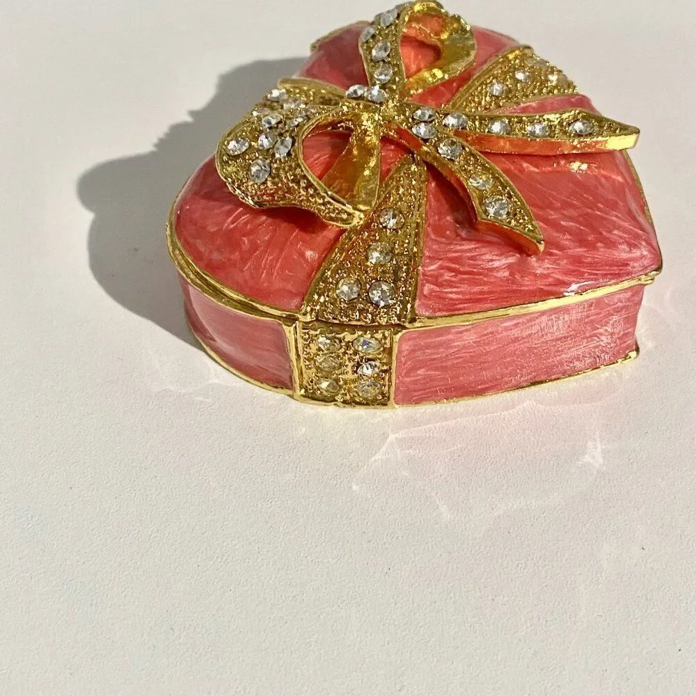 Taylor Avedon Pink Heart Box with Bow